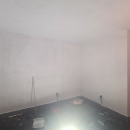 K-BUD Łukasz Kruczkowski - 2x biel na gruncie