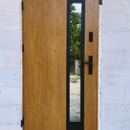 MONTERIA GRZEGORZ STAWINOGA - drzwi zewnętrzne stalowe z poszerzeniem z purenitu pod spodem, jako izolacji w części progowej