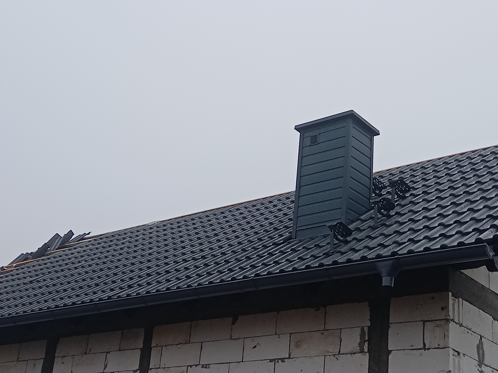 Dachówka betonowa brass romańska dach o powierzchni 110m2