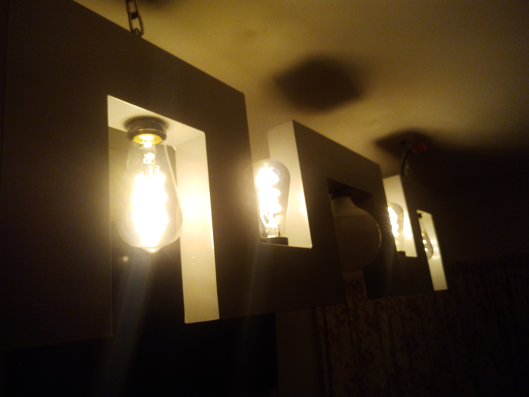 Lampa aluminiowa wg wzoru