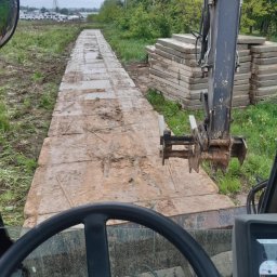 Andrzej Tynecki, usługi koparką - Układanie drogi z Betonowych płyt