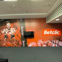 PIXEL WAVE SPÓŁKA Z OGRANICZONĄ ODPOWIEDZIALNOŚCIĄ - Fototapeta wykonana dla firmy Betclic. Warszawa, loża VIP na Stadionie Narodowym.