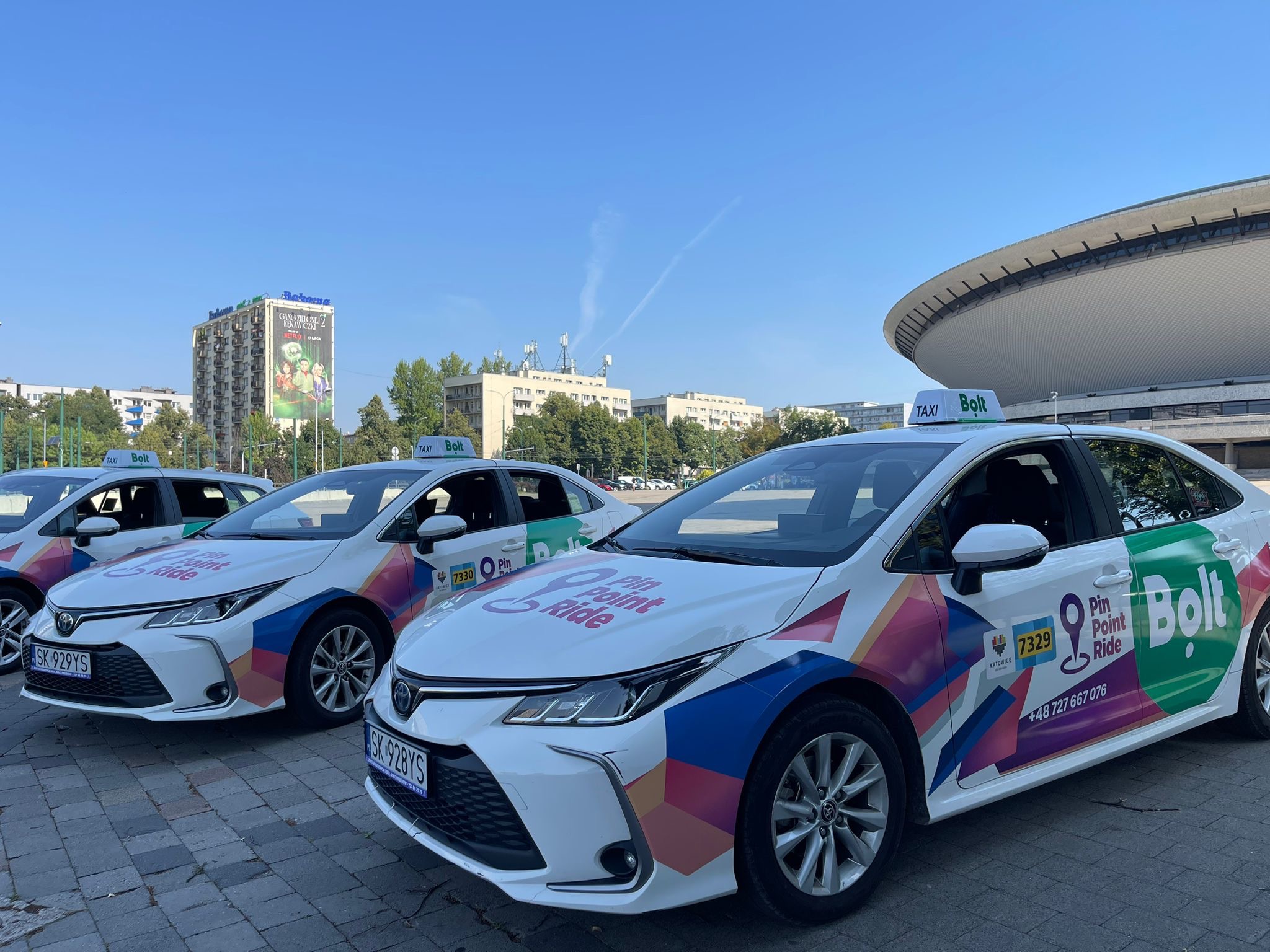 Toyoty Corolla. Zaprojektowane i wykonane oklejenie dla firmy PIN POINT Ride.