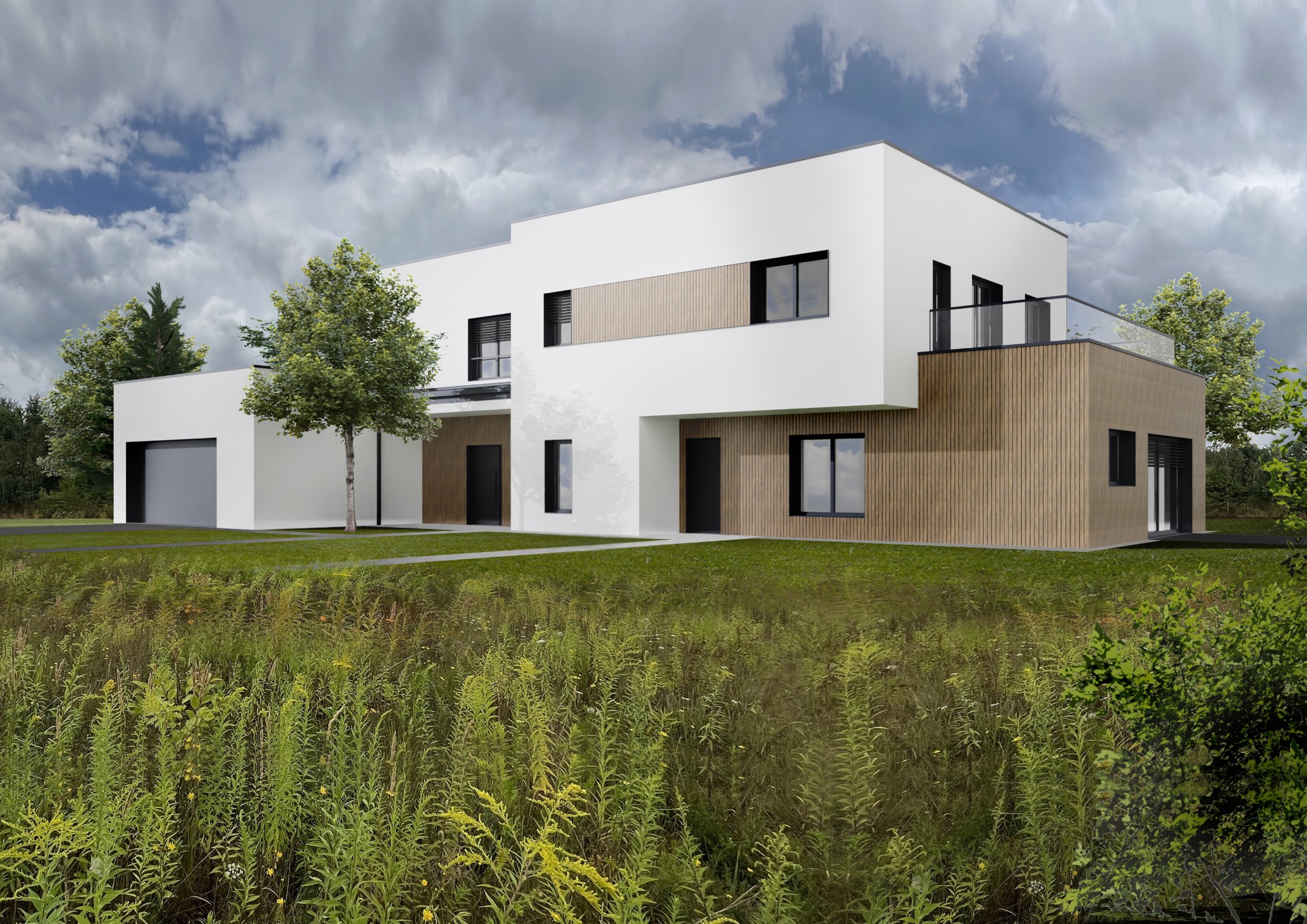 Wizualizacja nowoczesnego, dwukondygnacyjnego domu z białymi ścianami i drewnianą elewacją, balkonem ze szklaną balustradą, otoczonego zielenią i drzewami, pod pochmurnym niebem.