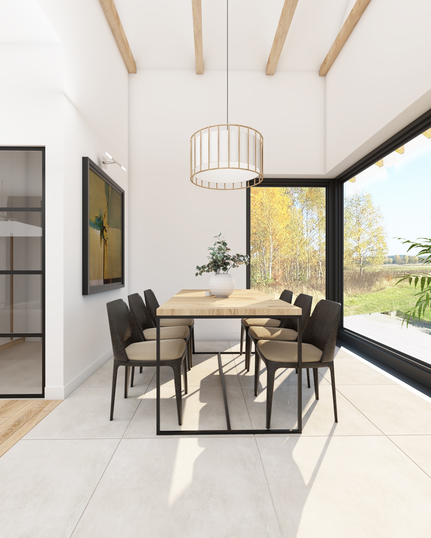 Jasna jadalnia z drewnianym stołem na metalowych nogach, krzesłami z beżową tapicerką i widokiem na jesienny krajobraz za oknem.