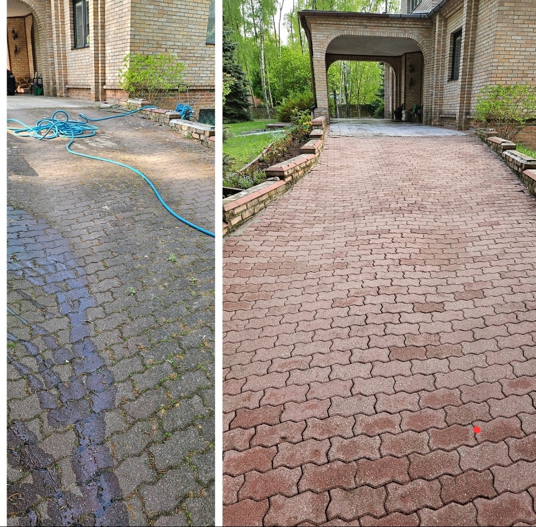 Efekt przed i po czyszczenia kostki brukowej na podjeździe. Widoczne wyraźne różnice w kolorze i czystości między częściami.