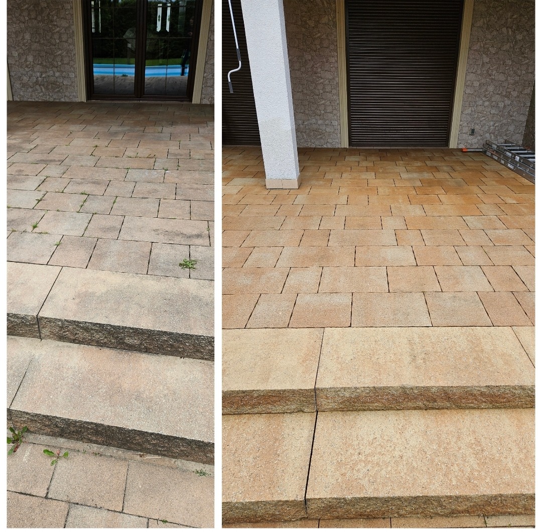 Kostka brukowa przed i po czyszczeniu. Lewa strona: zabrudzona, z chwastami. Prawa strona: czysta, bez zabrudzeń. Widoczne schody i elewacja budynku.