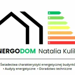 Logo firmy EnergoDom Natalia Kulik z grafiką domu i kolorową skalą efektywności energetycznej, oferującej świadectwa energetyczne, audyty i doradztwo techniczne.