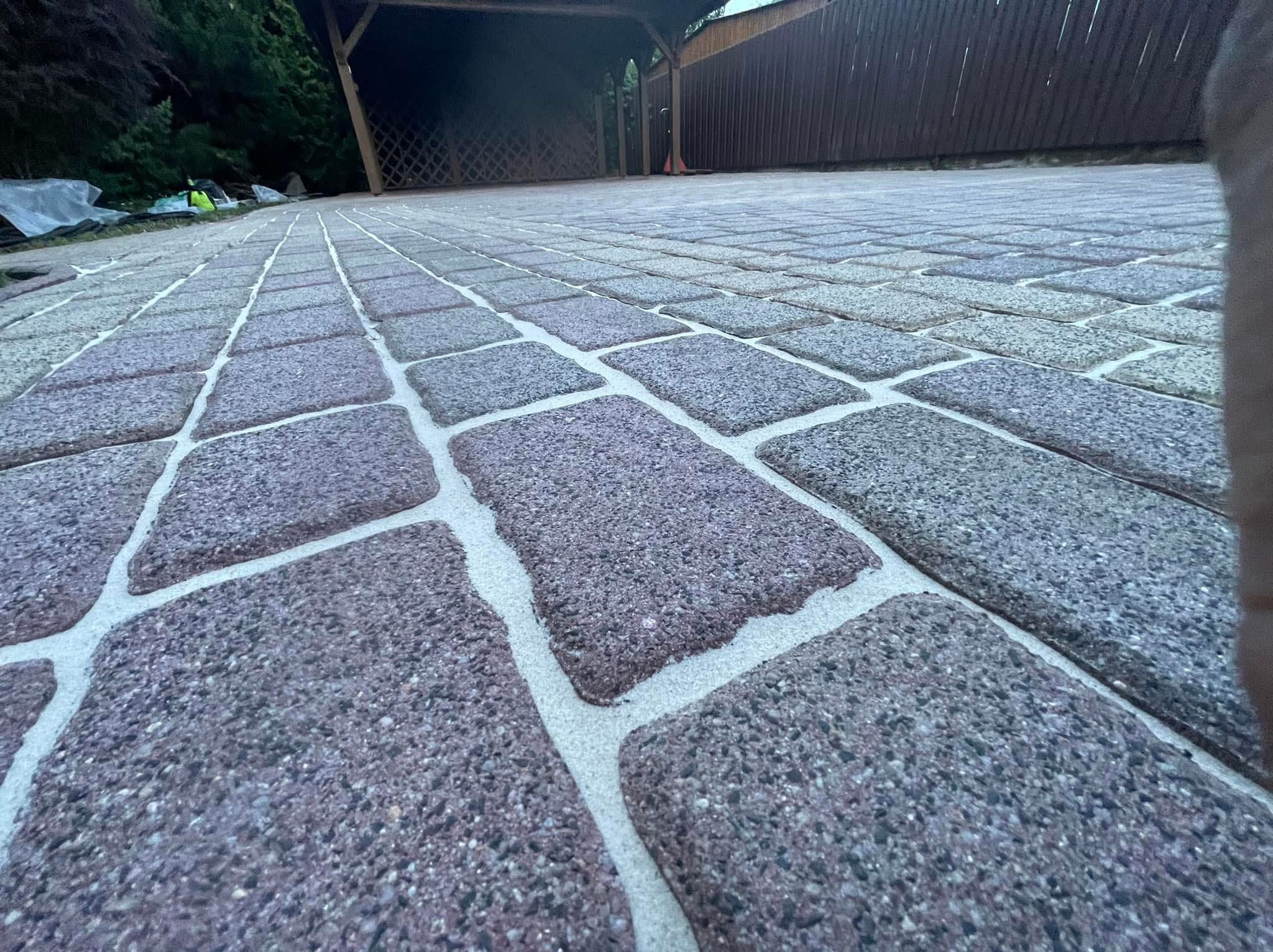 Uzupełnianie spoin piaskiem kwarcowym