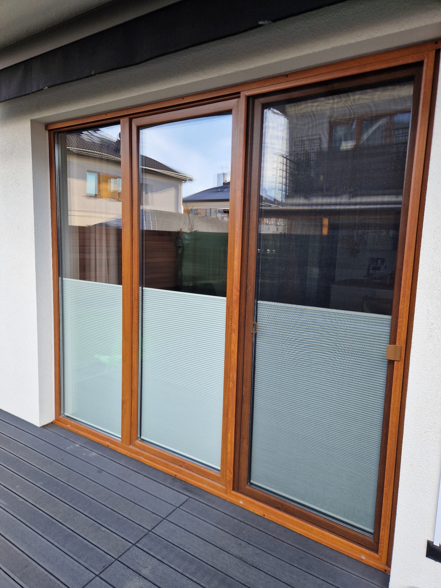 Moskitiera przesuwana. Aluminiowe profile z bardzo mocną siatką z włókna szklanego powlekanego pvc.