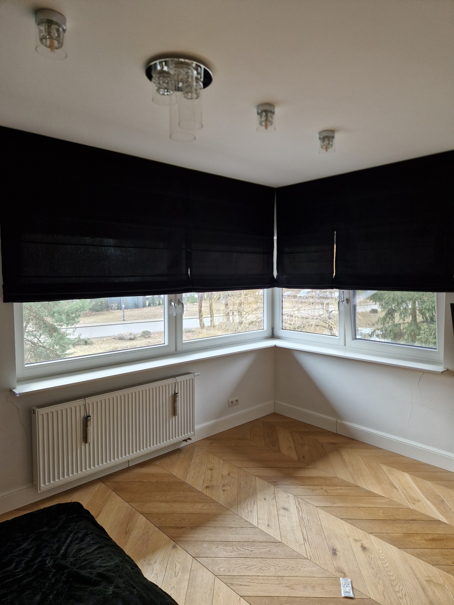 Rolety rzymskie ze sterowaniem elektrycznym.