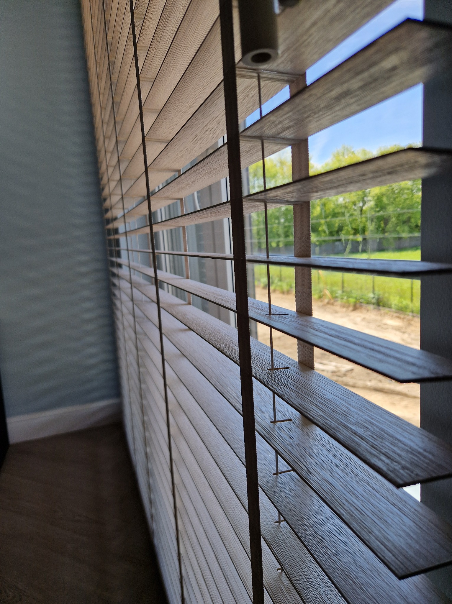 Żaluzje drewniane 50mm.