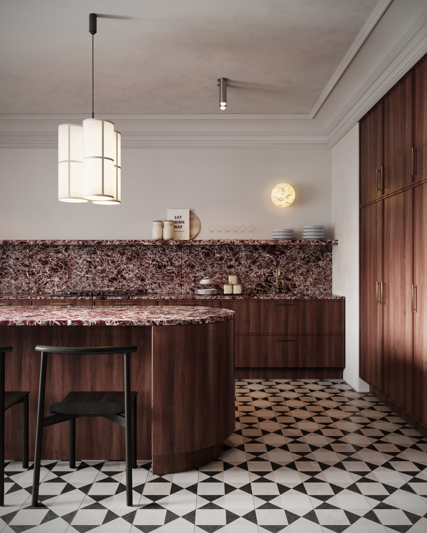 Nowoczesna kuchnia z wyspą i blatem z czerwonego marmuru, drewniane szafki, czarno-biała podłoga w romby, oświetlenie punktowe i lampa wisząca z abażurami.