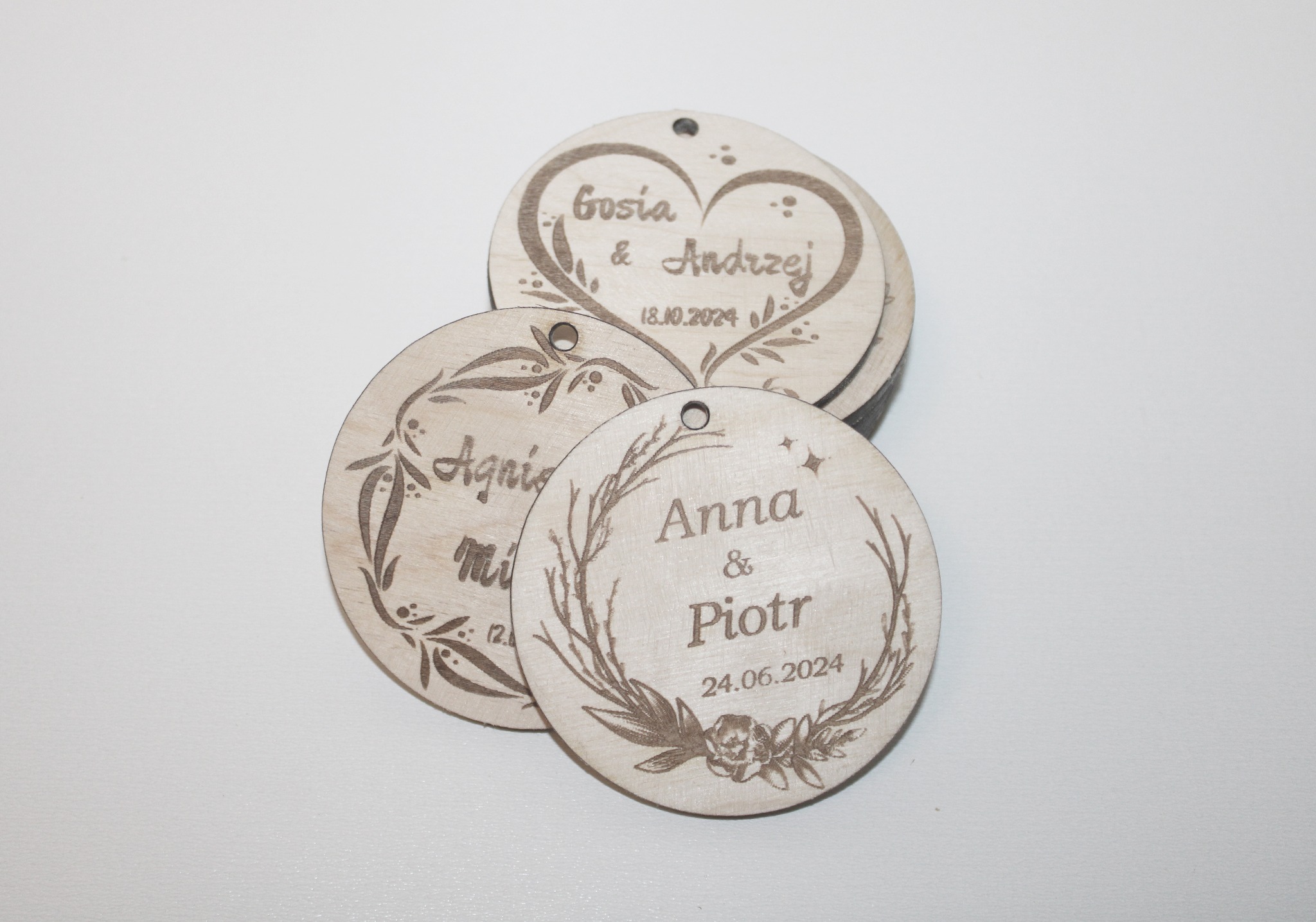 Zawieszki na butelki. Sklejka 4 mm.