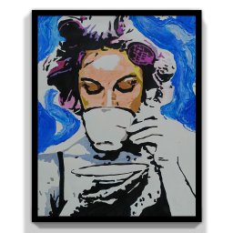 Natalia Małek - Portret kobiety z wałkami we włosach, pijącej kawę, namalowany farbami w stylu ekspresjonistycznym, w czarnej ramie.