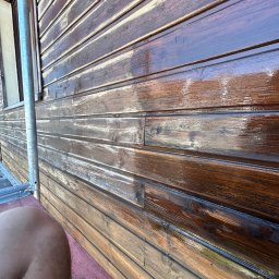 Mechaniczne czyszczenie oraz malowanie drewnianego sidingu Kamieniec Wrocławski 