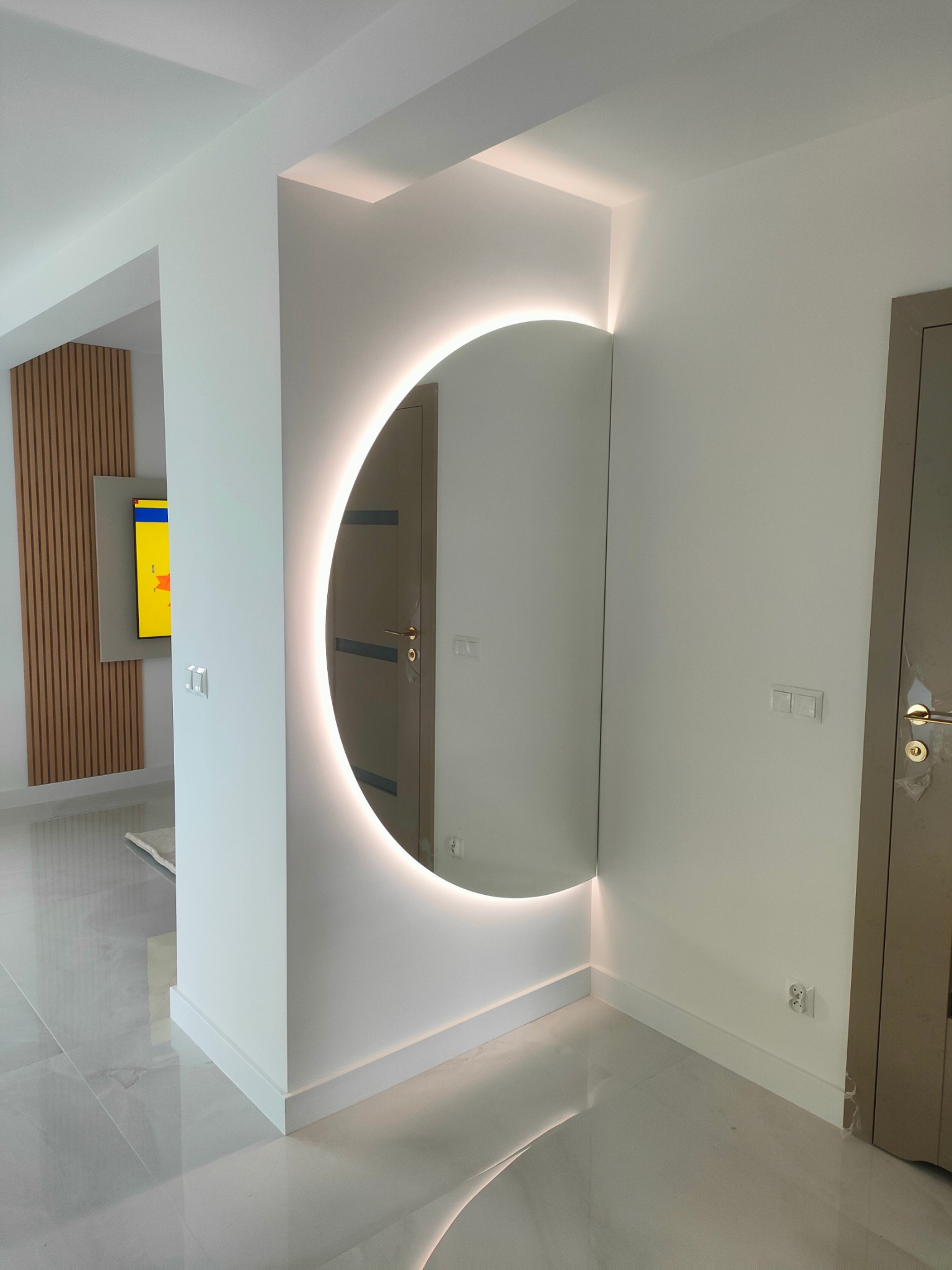 Lustro srebrne z podświetleniem LED