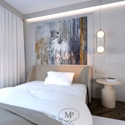 My Place Pracownia Projektowa wnętrz ściany aranżacje Emilia Rękawiecka - Jasna sypialnia z łóżkiem, obrazem baletnicy nad wezgłowiem i minimalistyczną lampą wiszącą obok stolika nocnego.