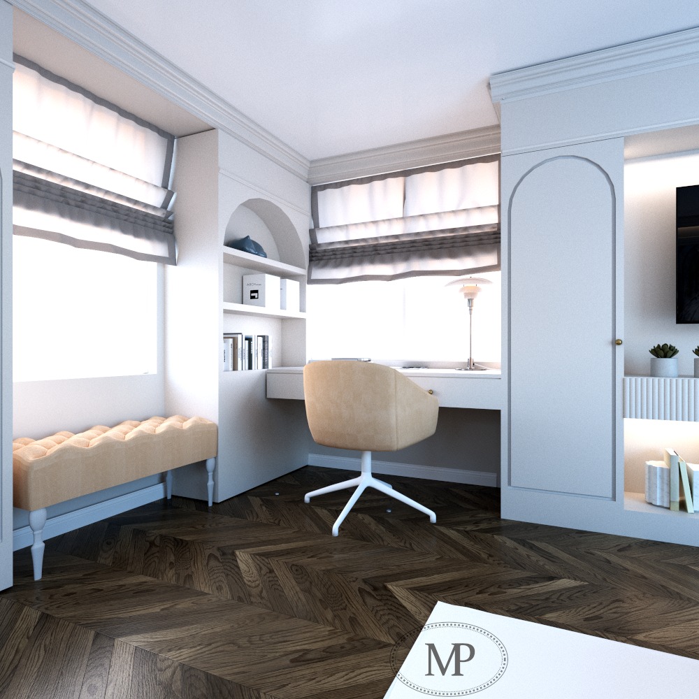 Jasne wnętrze pokoju z biurkiem, krzesłem na kółkach, ławką z pikowanym siedziskiem i parkietem ułożonym we wzór jodełki; widoczne półki z książkami i dekoracjami.