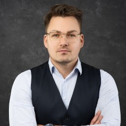 Sebastian Chrapek
Expert ds. rozwiązań finansowych. 
Doradztwo i wsparcie w zakresie budowy domów szkieletowych 