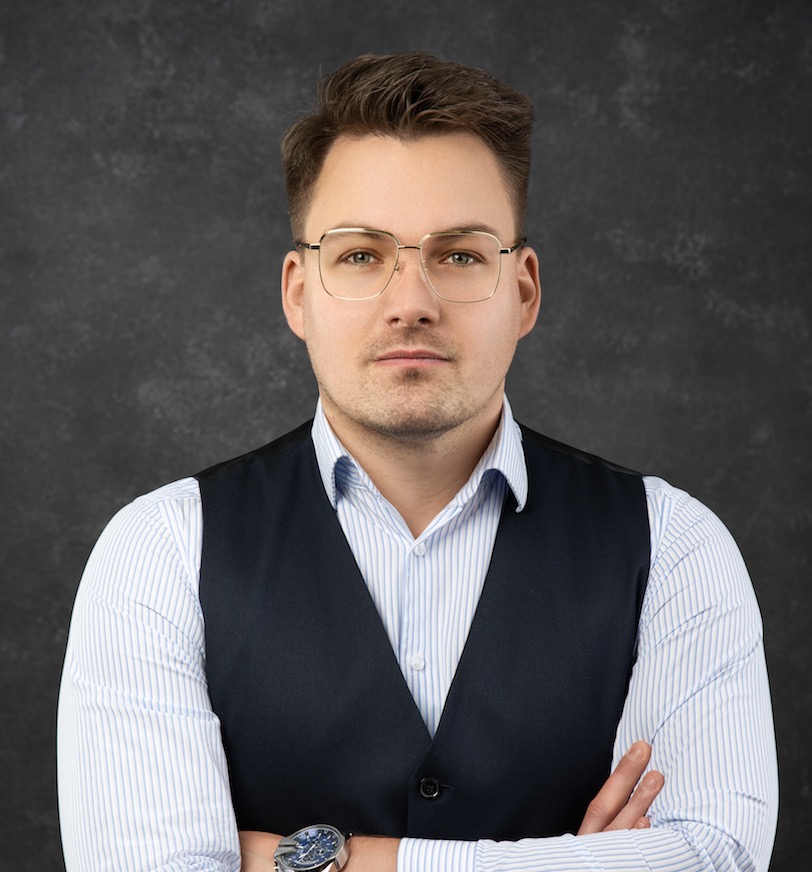 Sebastian Chrapek Expert ds. rozwiązań finansowych. Doradztwo i wsparcie w zakresie budowy domów szkieletowych