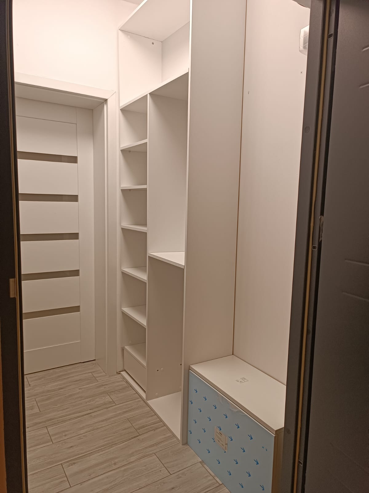 montaż szafy na wymiar wg. projektu Zleceniodawcy