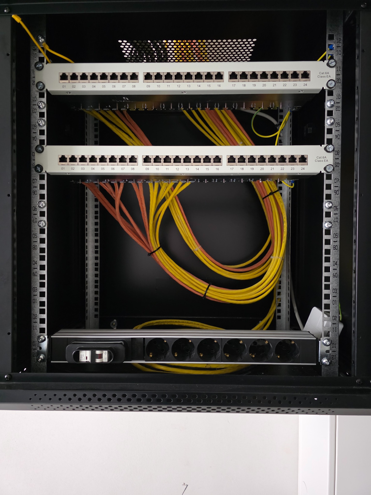 Szafa rakowa/ serwer