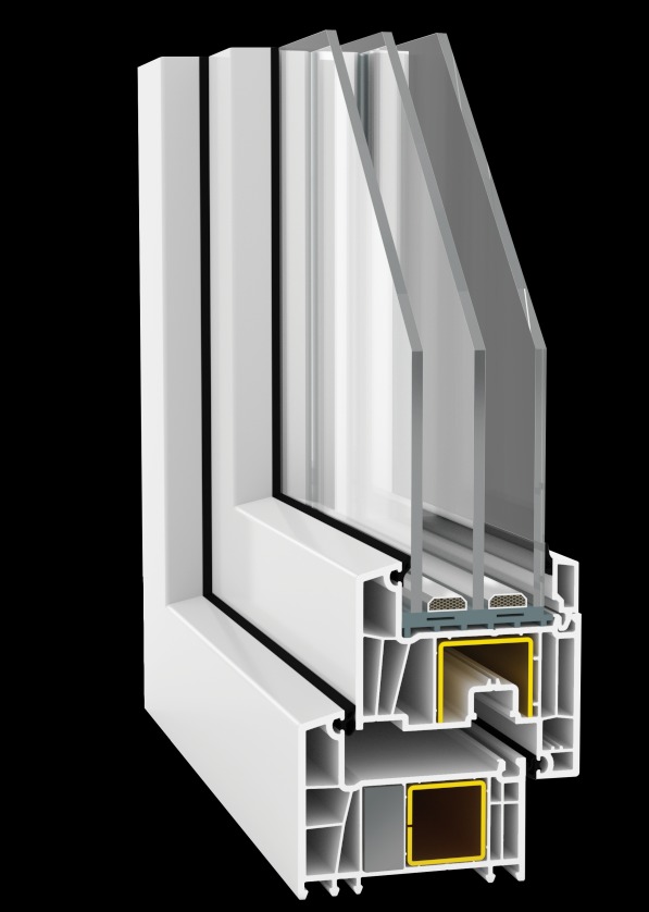 Przekrój poprzeczny białej ramy okiennej z trzema szybami, ukazujący wewnętrzną budowę i komory profilu.