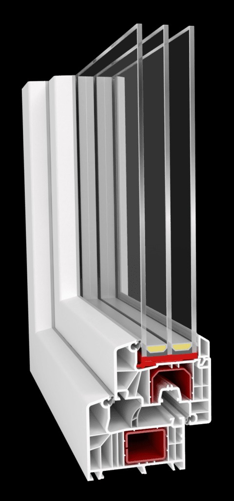 Przekrój poprzeczny okna z białego profilu, ukazujący wielokomorową budowę i trzy szyby, z widocznymi uszczelkami w kolorze czerwonym i żółtym.