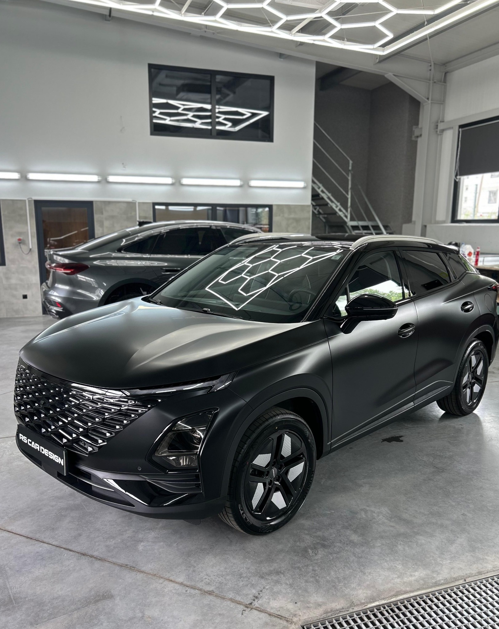 'Mrożenie'' lakieru bezbarwną folią ochronną