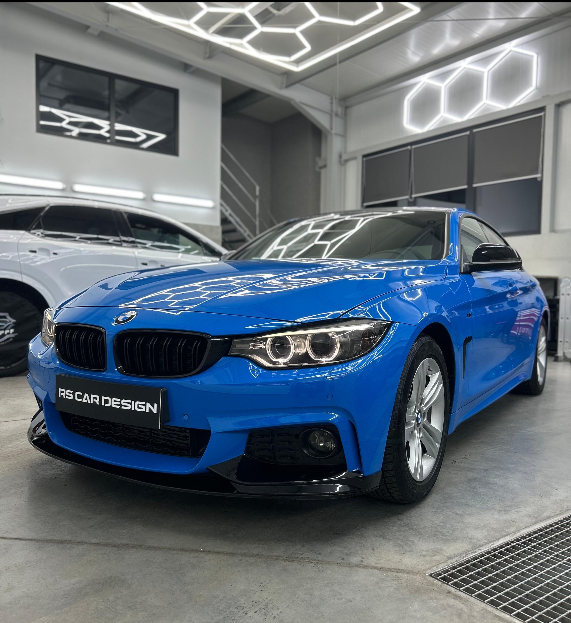 BMW 4 - Zmiana koloru auta