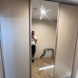 PS MEBLE Patryk Siwka - Szafa wnękowa z lustre.