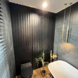 Meble łazienkowe w lamelach