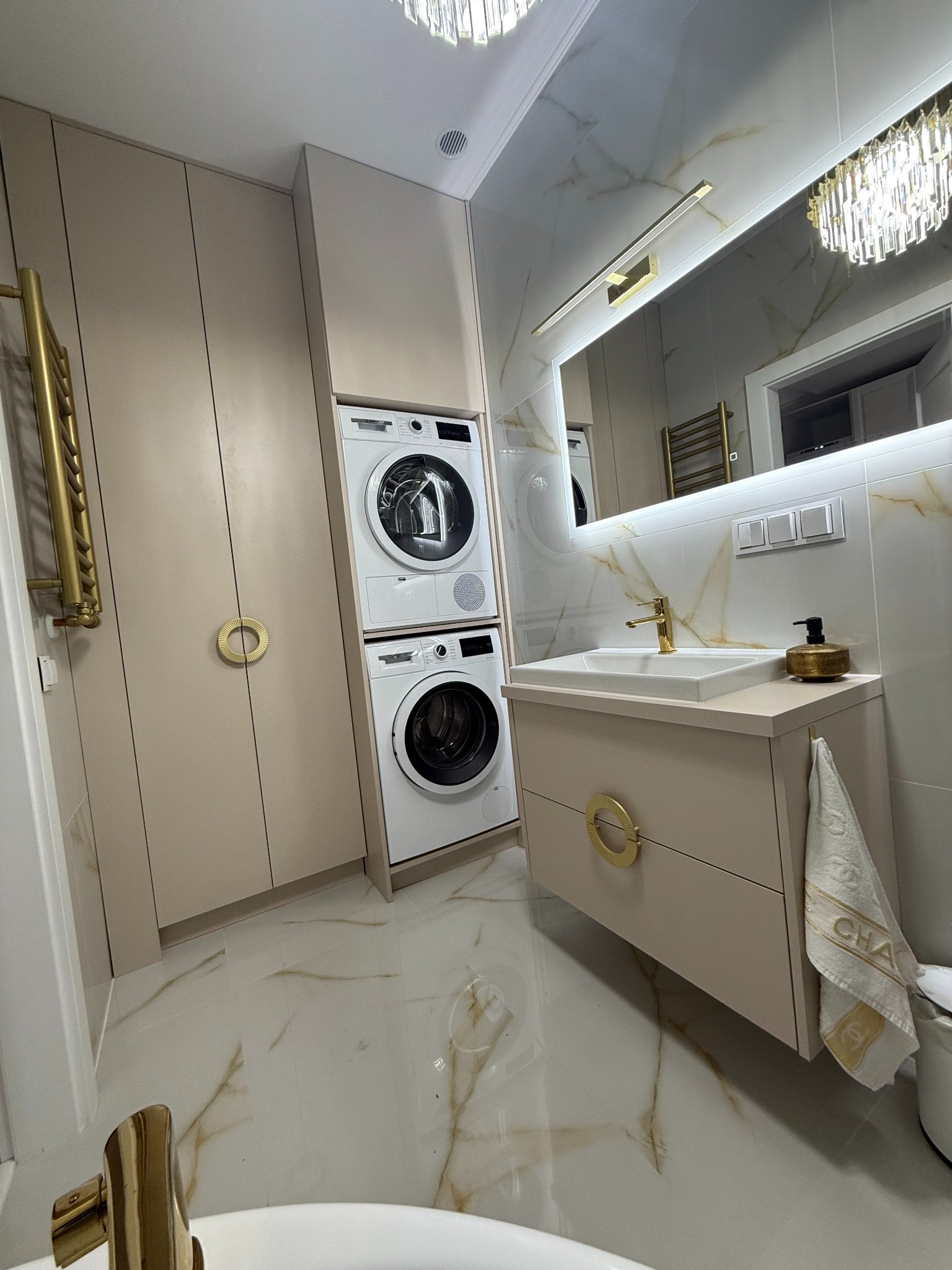 Meble łazienkowe w stylu Glamour