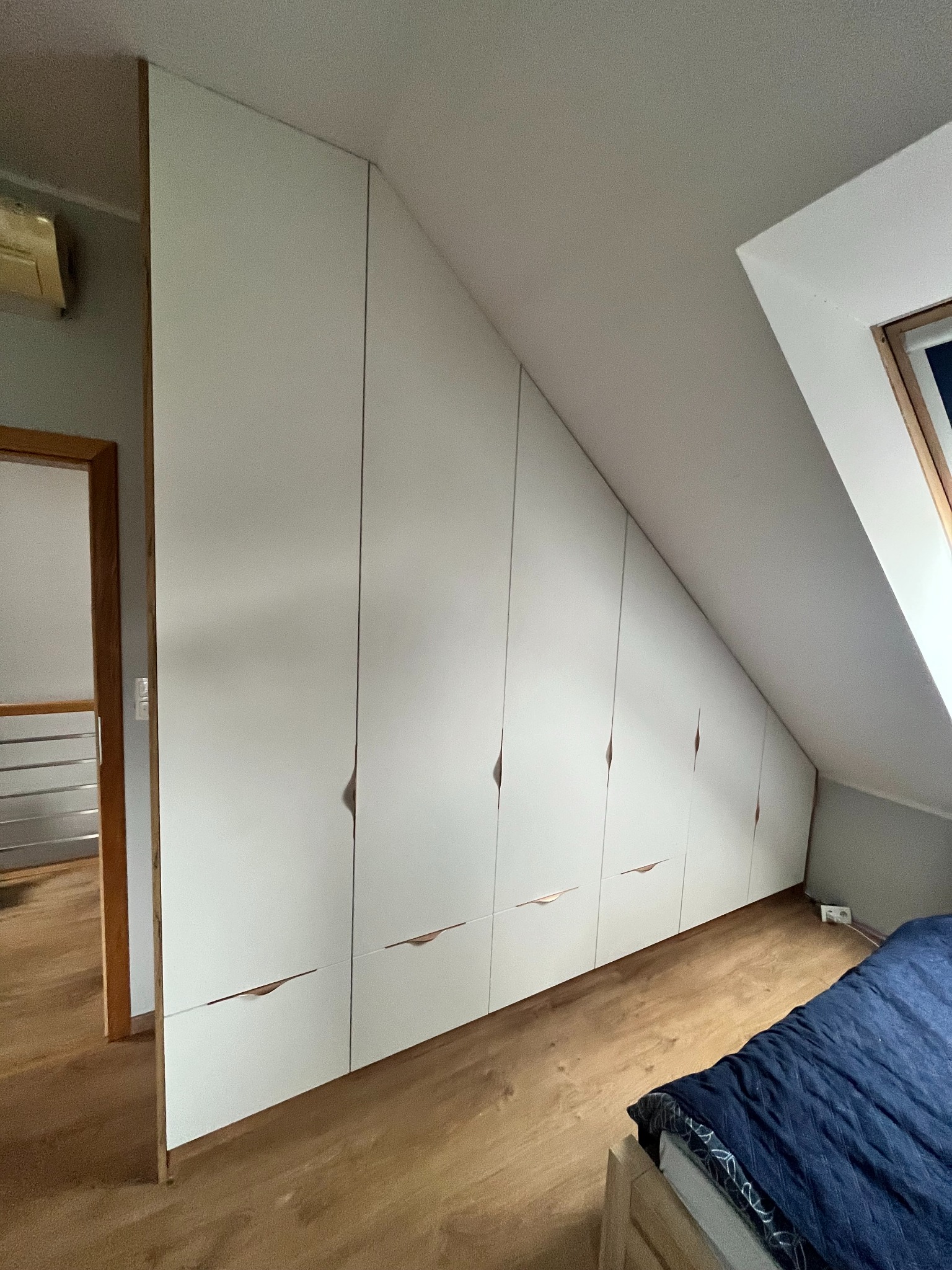 Szafa pod wymiar ze skosem