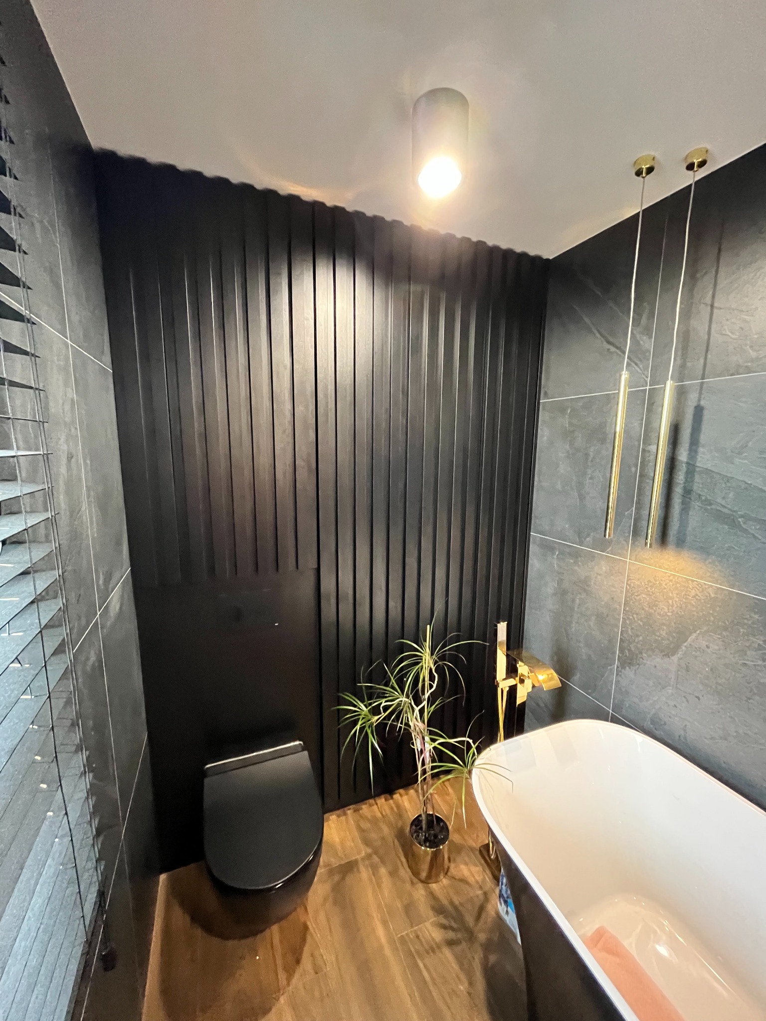 Meble łazienkowe w lamelach