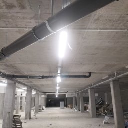 Daniel Lisiecki - Montaż oświetlenia na garażu