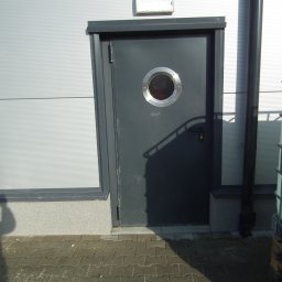 Drzwi techniczne Novoferm z oknem