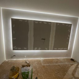 TESBUD - Przebudowa ściany z oświetleniem