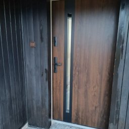 Przykładowe zdjęcia montażu drzwi