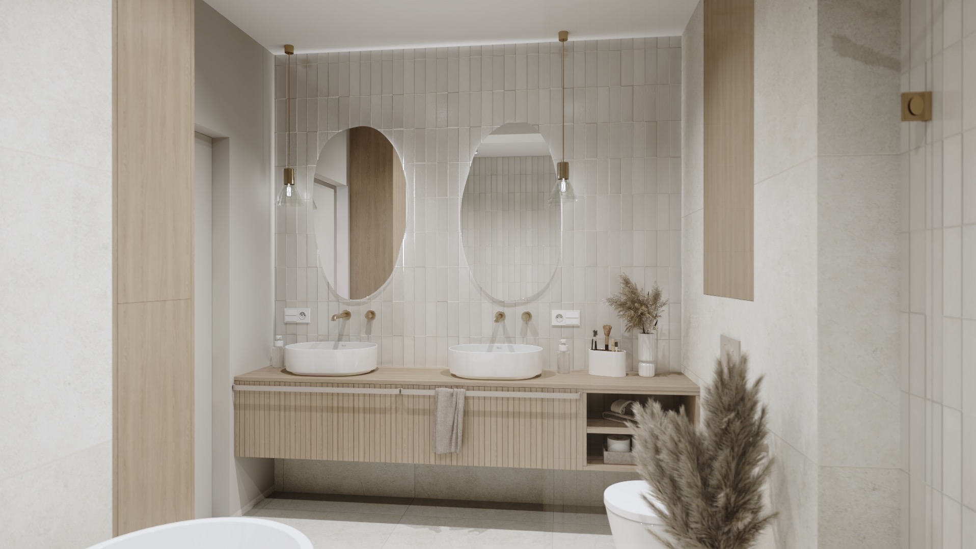 Jasna łazienka z dwoma owalnymi lustrami nad umywalkami, drewnianymi szafkami i beżowymi płytkami na ścianie, dekorowana suszonymi trawami w wazonach i wiszącymi lampami z żarówkami Edisona.