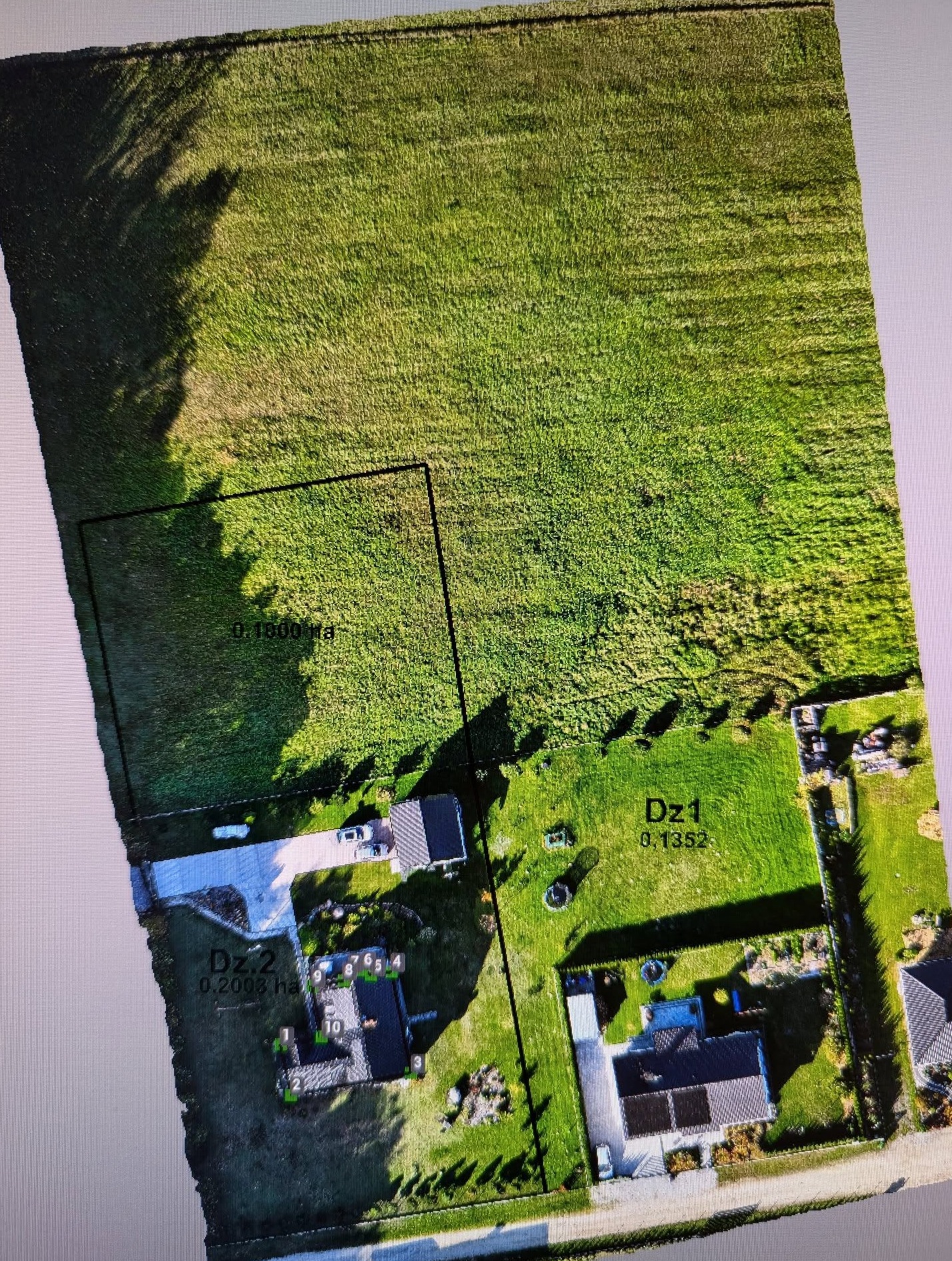 Prezentacja granic działki na ortofotomapie.