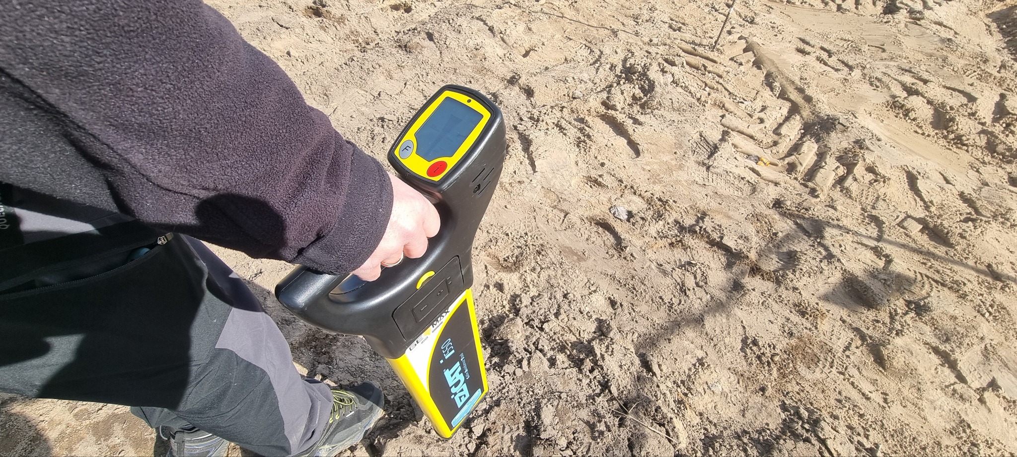 Lokalizowanie przewodów zasypanych.