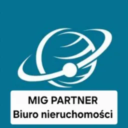 Logo firmy MIG PARTNER Biuro nieruchomości na turkusowym tle, z abstrakcyjnym symbolem przypominającym orbitę z centralną kulką.