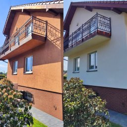 F.H.U. Partner - Dom jednorodzinny przed i po malowaniu elewacji, widok z boku z ozdobnym balkonem. Część elewacji w kolorze pomarańczowym, a część biała.