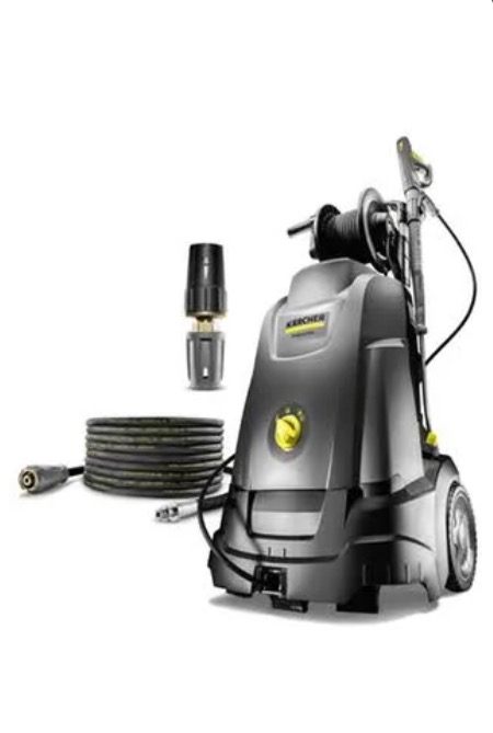 Profesjonalna myjka ciśnieniowa Kärcher z nawiniętym wężem, złączką i przewodem zasilającym, na białym tle.