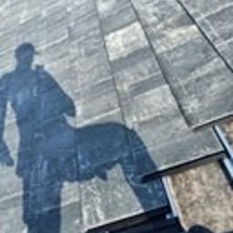 Montaż łupka na dachu