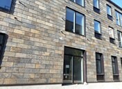 ukończona elewacja z łupka