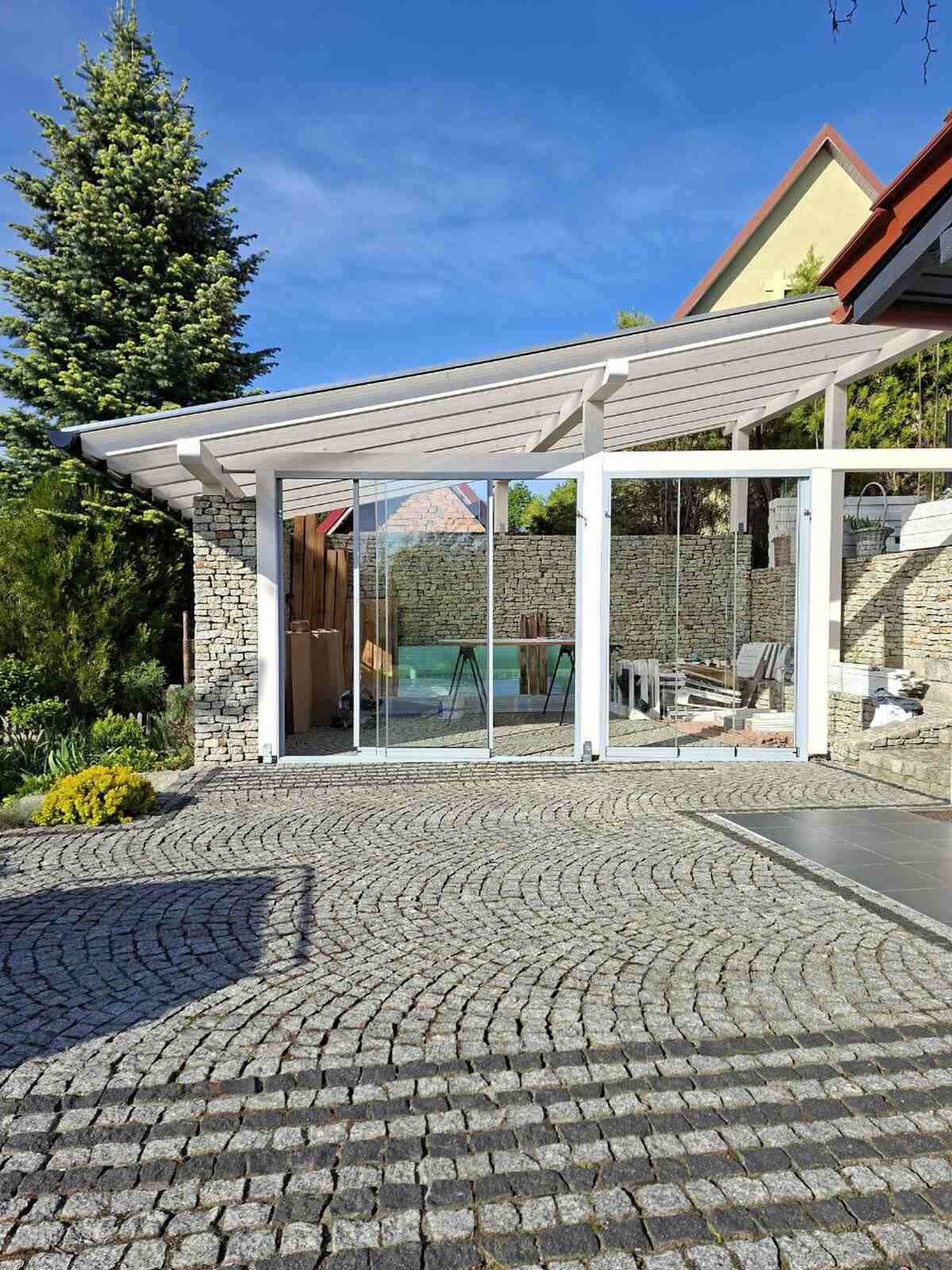 Szklane ściany przesuwne