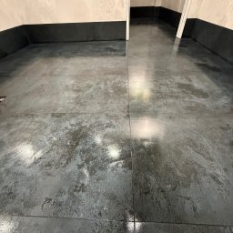 Roman Piddubnyi - Ułożyłem płytki w łazience, wszystko prosto i równo. Staram się, żeby efekt był nie tylko estetyczny, ale i trwały.